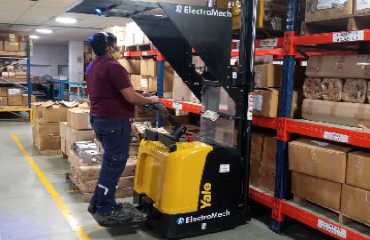top 4 benefits of an electric stacker